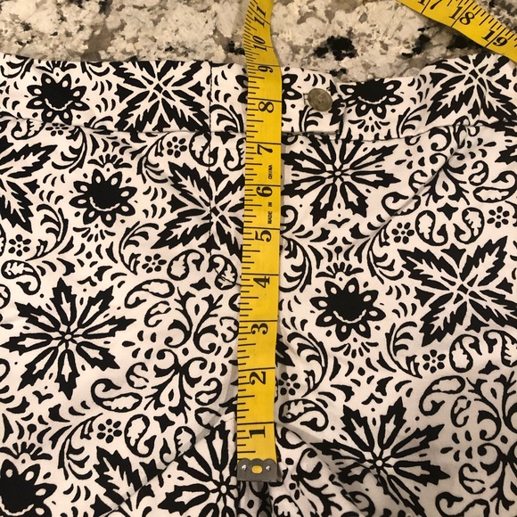 J. Crew Factory City Fit Black White 3" Floral Shorts - Picture 6 of 9